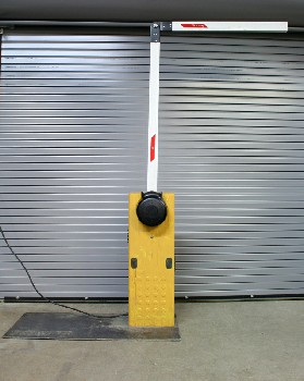 Street, Parking , PARKING LOT BARRIER, YELLOW POST ON FLAT METAL BASE W/ARM - May Not Be Exactly As Pictured, Function Not Guaranteed - Some Productions Have Had Success Wiring This Item To Work, METAL, YELLOW