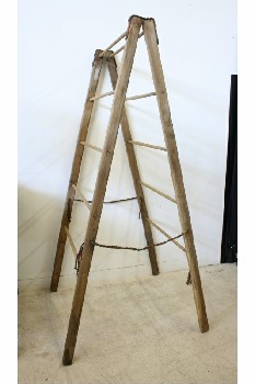 Rack, Miscellaneous, A-FRAME/2 RACKS CONNECTED AT TOP W/LEATHER BAND,ROPE TIE, 5 RUNGS ON EACH SIDE, FOLDING (65x30x4.5