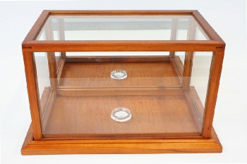 Cabinet, Display, TABLETOP SHADOW BOX/SHOWCASE, GLASS SIDES (1 MIRRORED INSIDE), WOODEN FRAME,REMOVEABLE TOP, MOUNT FOR SPORTS BALL/COLLECTIBLE INSIDE, GLASS, CLEAR