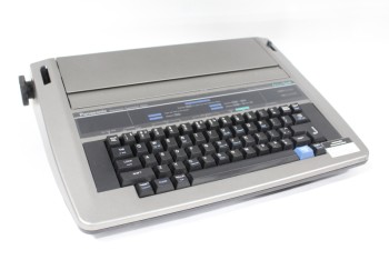 Desktop, Typewriter, VINTAGE ELECTRONIC TYPEWRITER W/COVER, PORTABLE, 