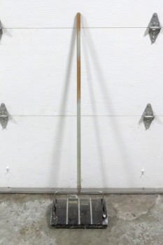 VINTAGE, PUSH BROOM/SWEEPER (HEAD 14.5