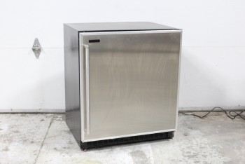 COMMERCIAL FRIDGE, BLACK TOP & SIDES, STAINLESS DOOR W/1 HANDLE, BRUSHED FINISH, NO WHEELS, Electronics & Appliances