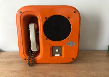 VINTAGE EMERGENCY CALL / SPEAKER BOX, OUTDOOR TELEPHONE W/BEIGE RECIEVER, ROUNDED WALLMOUNT CASE, CIRCA 1950s-60s, AGED, Smalls