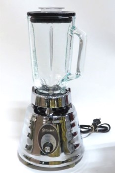 VINTAGE STYLE, GLASS PITCHER W/ HANDLE, BLACK LID, ROUND CHROME COLOURED BASE, Electronics & Appliances