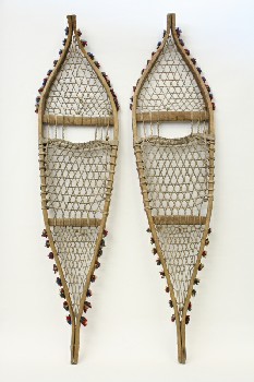 Sport, Snowshoes, PAIR,OJIBWAY DESIGN/POINTED FRONT & TAIL,RAWHIDE LACING,NO BINDING, WOOD, NATURAL
