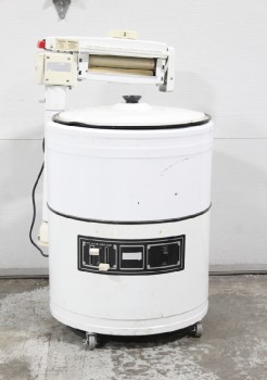 Laundry, Washer, WRINGER WASHING MACHINE, WHITE DRUM W/LID, MEASUREMENTS INCLUDE WRINGER, ROLLING, USED, METAL, WHITE
