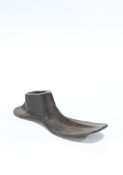 Tool, Shoemaking, ANTIQUE CAST IRON COBBLER / SHOEMAKER'S MOLD OR FORM, FOOT SHAPED, INDUSTRIAL, METAL, BLACK