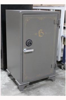 Safe, Floor, 1 HINGED DOOR W/DIAL LOCK & STAINLESS HANDLE, DOES NOT OPEN, LOCKED, FOOTED, PAINTED 