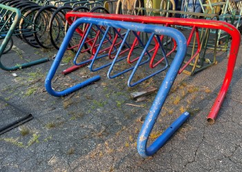 BICYCLE PARKING STAND, CURVED FRAME W/TRIANGULAR SHAPED LOCKING BARS, PUBLIC / METRO, OUTDOOR / EXTERIOR, BIKE LOCK / SECURITY RACK - Bike Racks Are Allowed To Be Painted With Exterior Paint, Colour May Not Be As Shown, Outdoor & Sports