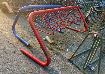 BICYCLE PARKING STAND, CURVED FRAME W/TRIANGULAR SHAPED LOCKING BARS, PUBLIC / METRO, OUTDOOR / EXTERIOR, BIKE LOCK / SECURITY RACK - Bike Racks Are Allowed To Be Painted With Exterior Paint, Colour May Not Be As Shown, Outdoor & Sports