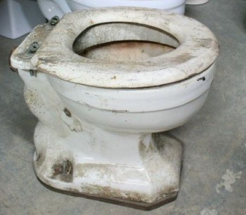 Plumbing, Toilet , STANDARD RESIDENTIAL TOILET W/WOODEN SEAT, NO TANK, VERY AGED & DIRTY , PORCELAIN, OFFWHITE