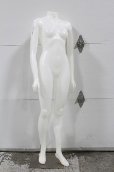 Store, Mannequin, FEMALE MANNEQUIN ON 15x15