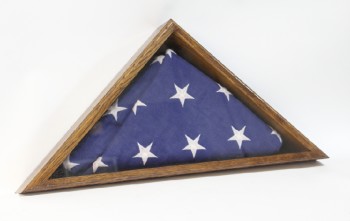Flag, Shadow Box , TRIANGLE SHADOWBOX DISPLAY CASE W/FOLDED U.S.A. FLAG, AMERICAN MEMORIAL / VETERAN / TRIBUTE / HONOR, WOOD, BROWN