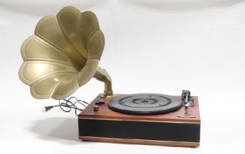 Audio, Gramophone, CONTEMPORARY, ANTIQUE STYLE GRAMOPHONE HORN, PHONOGRAPH, VICTROLA, PLASTIC HORN, TURN TABLE, DECORATIVE, DOES NOT WORK, PLASTIC, BRASS