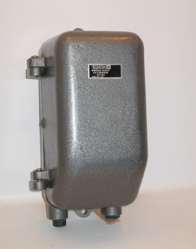 VINTAGE EMERGENCY CALL BOX, INDOOR / OUTDOOR TELEPHONE W/BLACK RECIEVER, HINGED DOOR, WALLMOUNT CASE, CIRCA 1960, Smalls