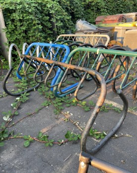 BICYCLE PARKING STAND, CURVED FRAME W/TRIANGULAR SHAPED LOCKING BARS, PUBLIC / METRO, OUTDOOR / EXTERIOR, BIKE LOCK / SECURITY RACK - Bike Racks Are Allowed To Be Painted With Exterior Paint, Colour May Not Be As Shown, Outdoor & Sports