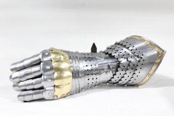 Military, Armour, PROP HAND & WRIST GUARD/GAUNTLET W/ARTICULATED FINGERS, BRASS ACCENTS, LEATHER GLOVE INSIDE, MEDIEVAL LOOK, KNIGHT, METAL, BRASS