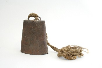 Bell, Cowbell, RUSTY COW BELL W/CLAPPER, BRAIDED ROPE, METAL, RUST