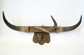 Taxidermy, Horn, HUNTING TROPHY WALLMOUNT HORNS (REAL),ANTIQUE,MEXICAN, WOOD PLAQUE , HORN, NATURAL