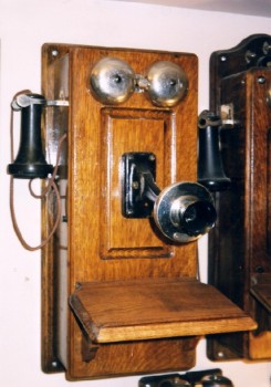 ANTIQUE OAK WALL PHONE, WOOD CASE / 1-BOX, BELLS, SPEAKER, RECEIVER, SIDE CRANK, CIRCA 1905, WALLMOUNT, AGED, USED - Condition Not Identical To Photo, Commercial & Institutional