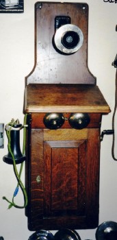 ANTIQUE OAK WALL PHONE, WOOD CASE / 1-BOX, BELLS, SPEAKER, RECEIVER, SIDE CRANK, CIRCA 1905, WALLMOUNT, AGED, USED - Condition Not Identical To Photo, Commercial & Institutional