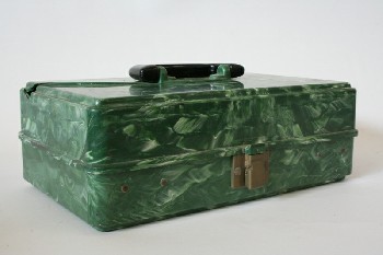 Sport, Fishing, GREEN & WHITE TACKLE BOX W/HANDLE , PLASTIC, GREEN