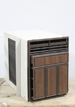 Appliance, Air Conditioner, RESIDENTIAL / MOTEL AIR CONDITIONER WINDOW UNIT, BROWN PLASTIC FRONT VENTS & PANEL, USED, LIGHTWEIGHT, GUTTED, METAL, OFFWHITE