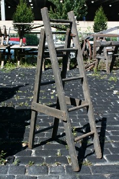 Ladder, Wood, DOUBLE SIDED A-FRAME LADDER,4 RUNGS EACH SIDE & 1 TOP RUNG, WOOD, BROWN